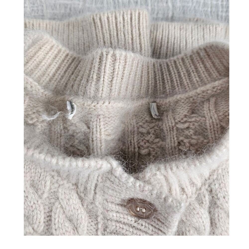 VINTAGE BEIGE CABLE KNIT CARDIGAN – 8-BUTTON FRONT – MEDIUM FIT – SOFT TEXTURE - Picture 9 of 9